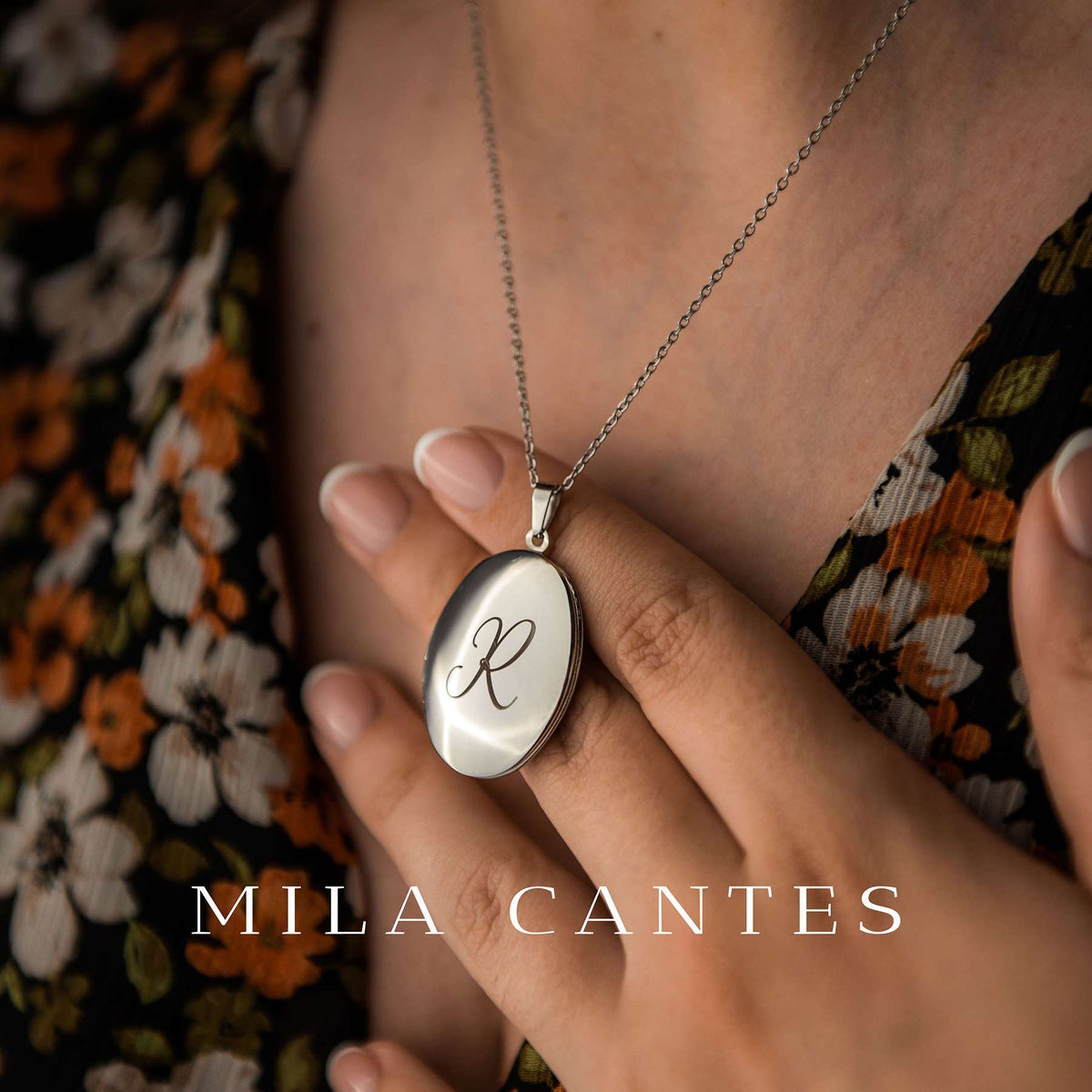 OVAL LOCKET | Baby Initial - MILA CANTES